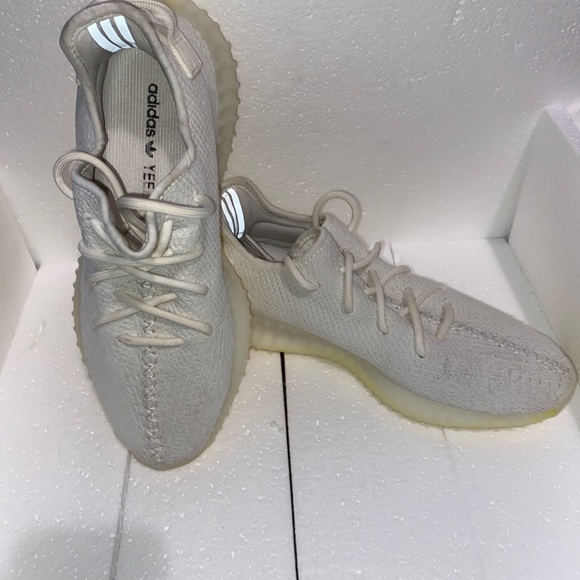 Yeezy 350 Cream/Triple White 9.5/10 condition main image 5